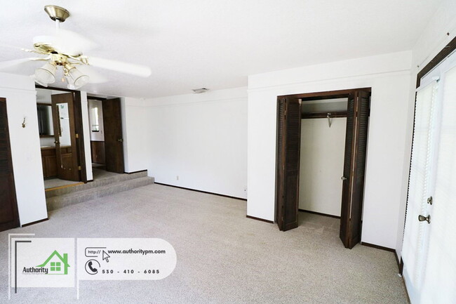 Building Photo - 3688 Cal Ore Dr