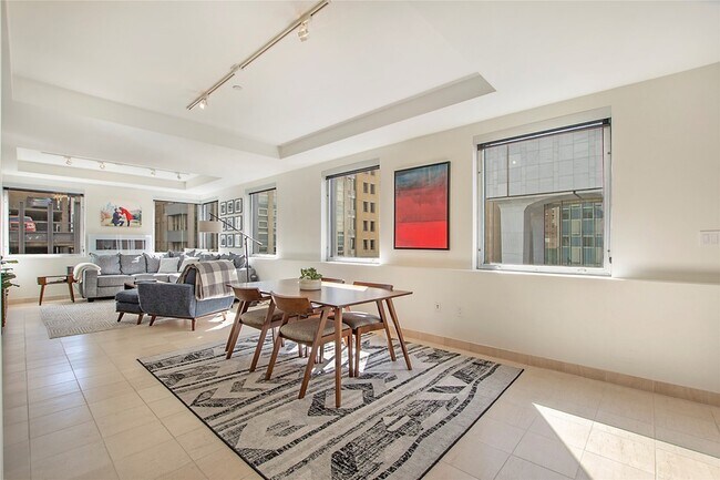 Building Photo - 1505 Elm St