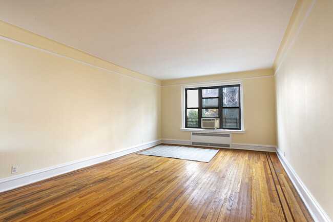 Living room - 7320 Austin St