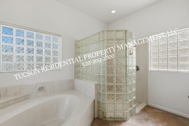 Building Photo - 13245 N Booming Dr