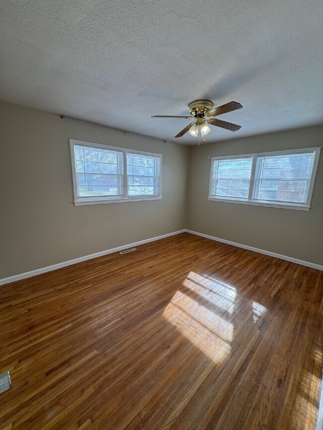 Building Photo - "Charming 2-Bedroom Retreat on South Walnut Street – Cozy Comfort Awaits in Wichita!"