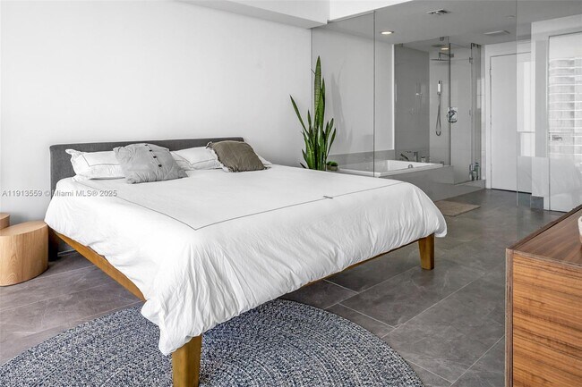 Building Photo - 650 NE 32nd St