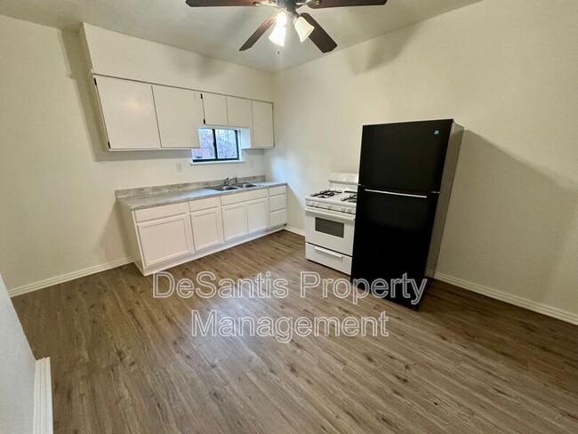 Building Photo - 2903 Stayton St