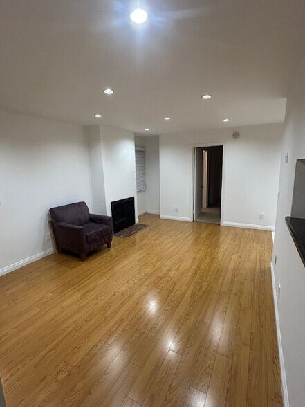 Building Photo - 4000 W Victory Blvd