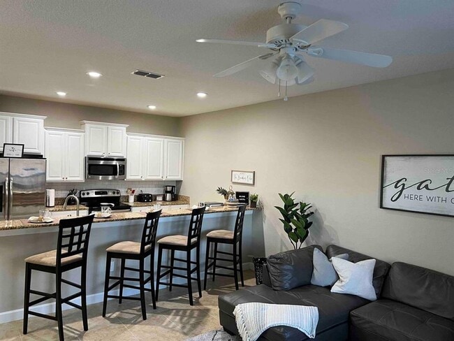 Building Photo - 8947 Candy Palm Rd