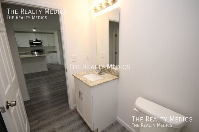 Building Photo - 182 Hillock Ave NW