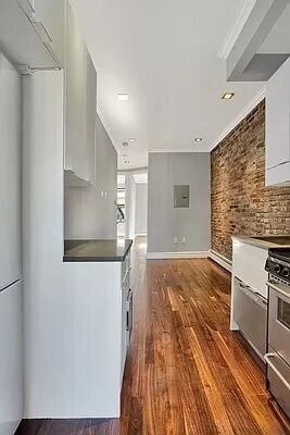 Building Photo - 124 Ridge St