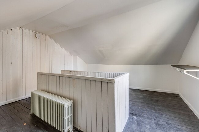 Building Photo - 12 E Sycamore St