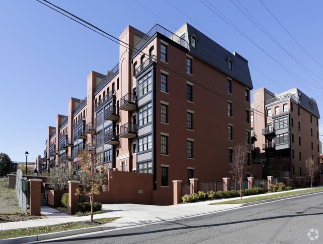 Building Photo - Gaslight Square