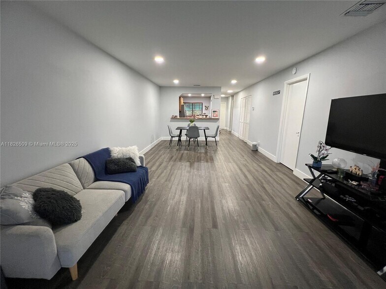 Building Photo - 460 Lakeview Dr