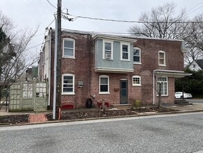 Building Photo - 730 Woodlawn Ave