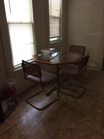 Building Photo - 325 Oldham Ave