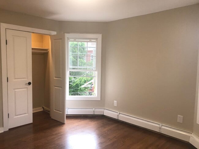 Building Photo - 18 Britton St