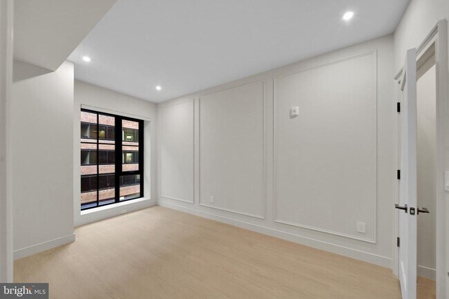 Building Photo - 2121 Ward Pl NW