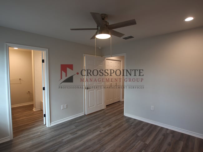 Building Photo - Stunning 2 Bed 2.5 Bath 1 Car Garage Townhome in Tyler!