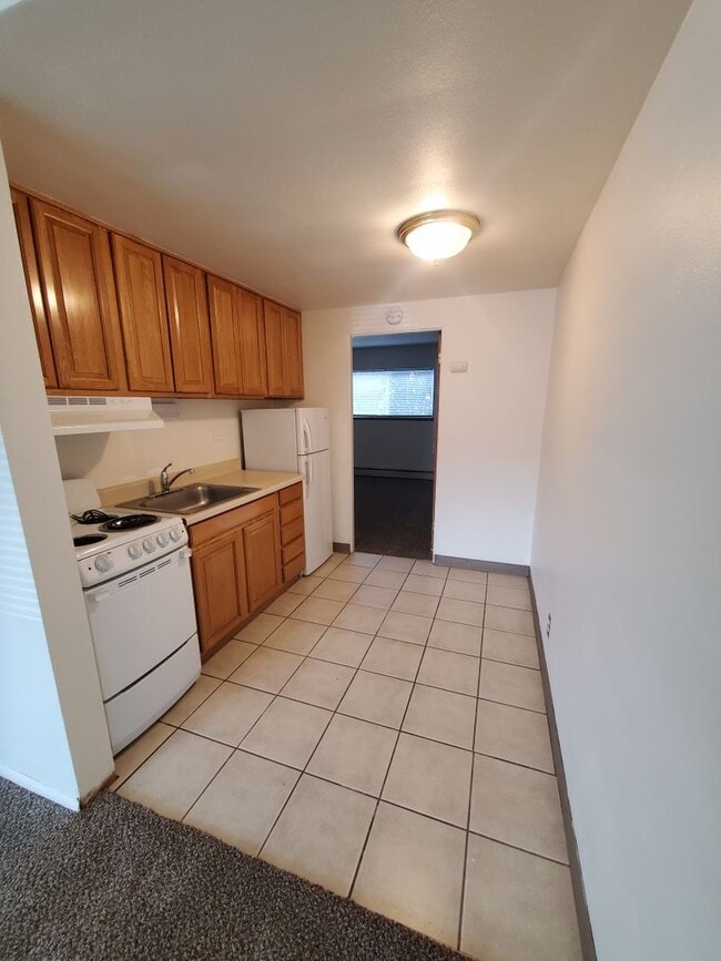 Building Photo - 1 Bedroom Apartment-August rent FREE!