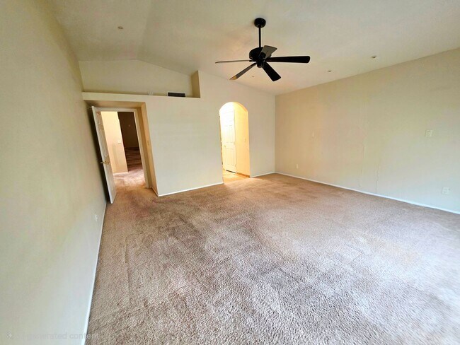Building Photo - 4 Bed 2.5 Bath- 42nd St & Shea- Pool- Move in special