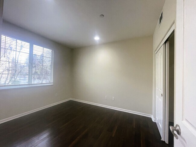 Building Photo - San Jose - 2 Bed, 2 Bath Condo Spacious San Jose Home in Convenient Location