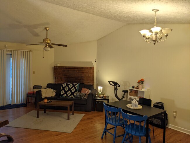 Building Photo - 211/213 Windy Hill Way