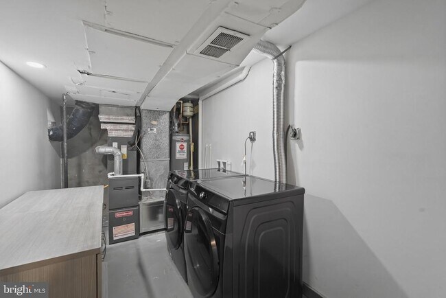 Building Photo - 1204 Trenton Pl SE