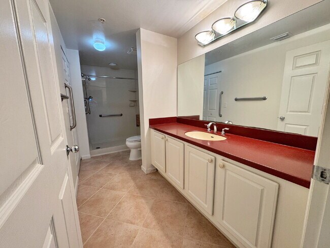 Building Photo - Las Palmas! 2 Bedroom | 2 Bathroom | Garage!