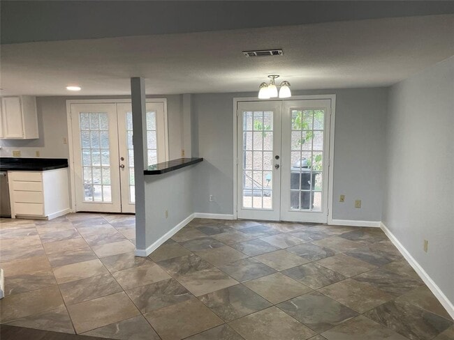 Building Photo - 8402 Spring Valley Dr