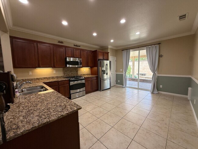 Building Photo - 55+ Community Home in Great Condition!