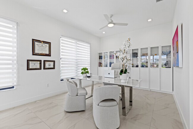 Building Photo - 12884 Wingspan Ct