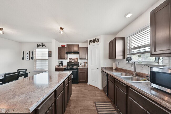 Building Photo - Lovely Home Available for Lease!