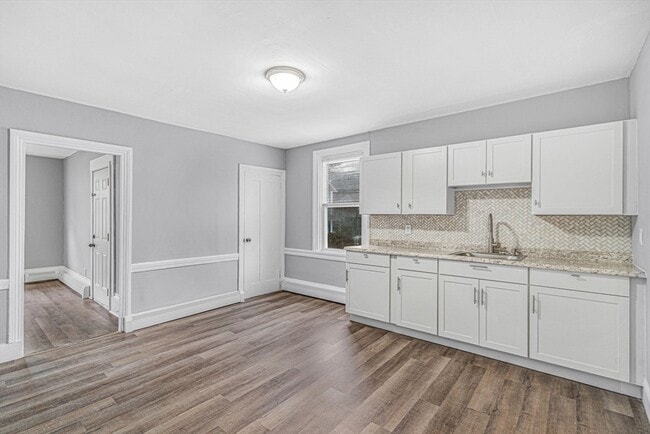 Building Photo - 118 Maxfield St