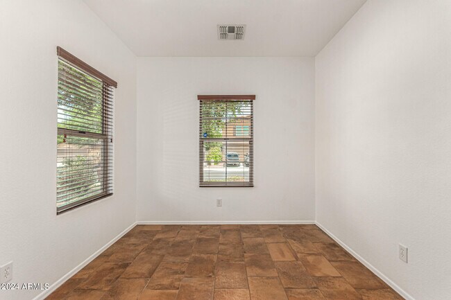 Building Photo - 10847 W Avenida Del Rey