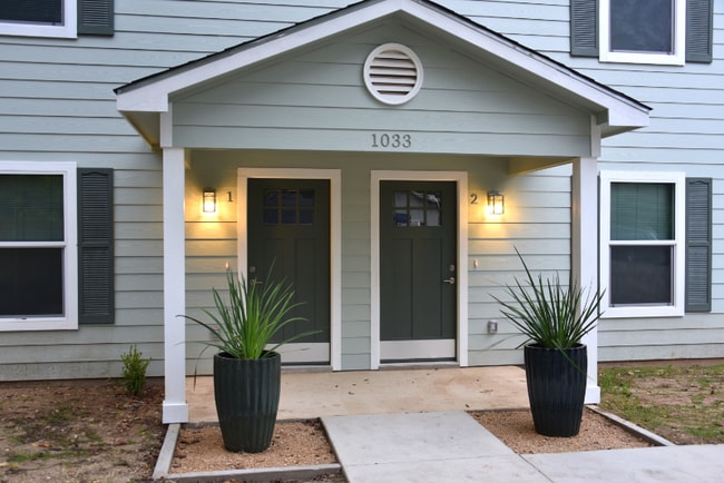 Building Photo - 1033 E Milam St