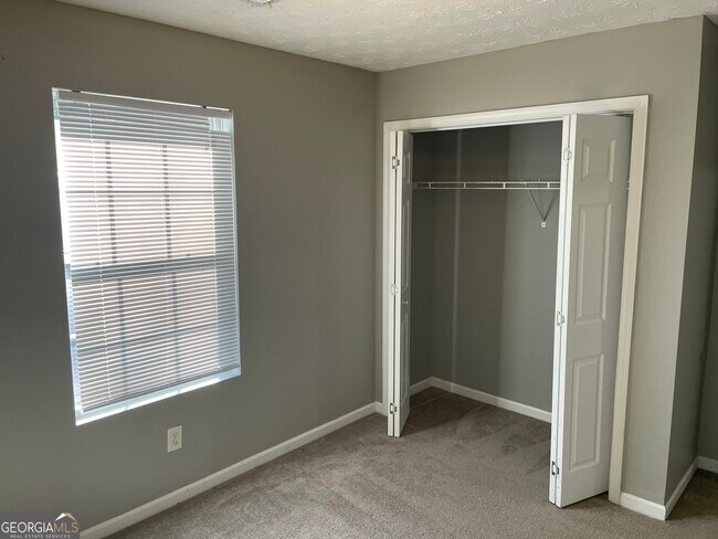 Building Photo - 30 Creek Bottom Dr