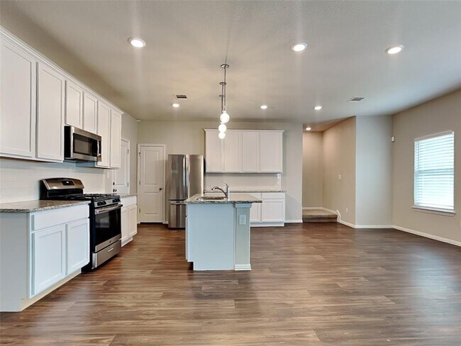 Building Photo - 127 Simon