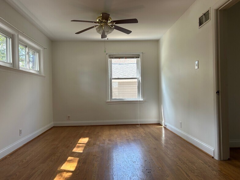 other side of primary bedroom - 117 Morningside Dr