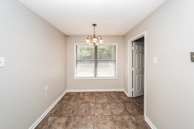 Building Photo - 2604 Lynnfield Rd