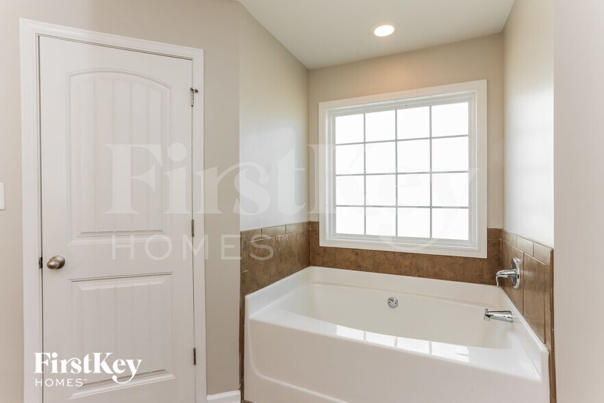 Building Photo - 7 Abington Ln