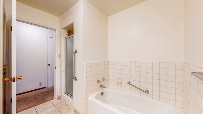 Building Photo - 1426 3rd St