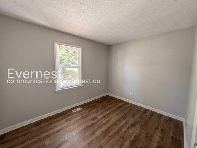 Building Photo - 3Bed/2Bath/Available Now!
