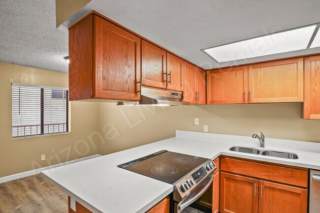 Building Photo - PRIME DOWNTOWN LOCATION!
