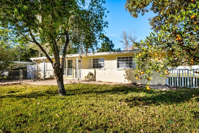 Building Photo - 3023 Lorman Dr