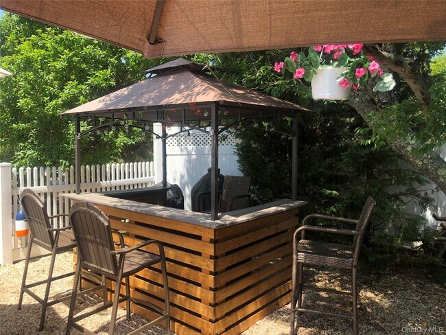 Building Photo - 270 N Sea Dr