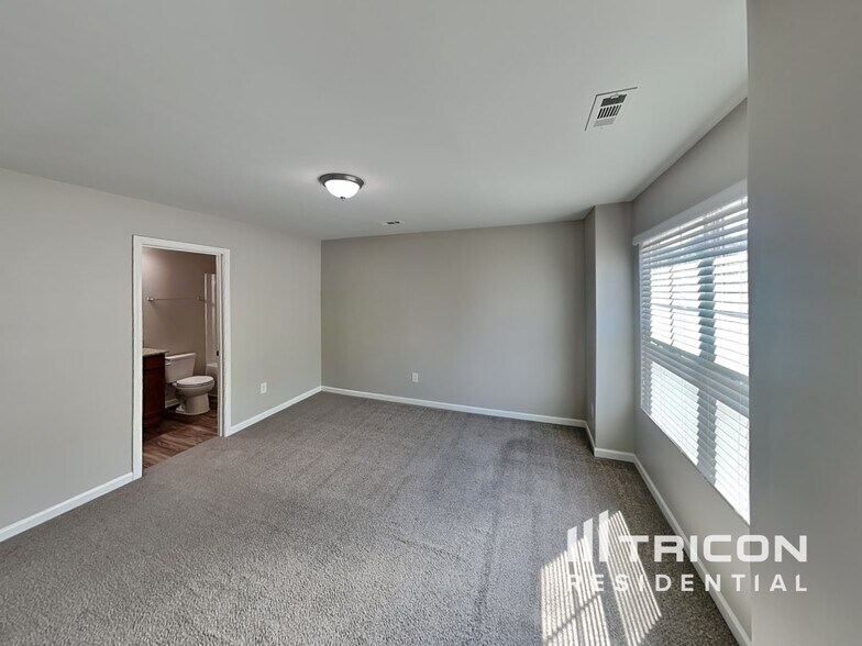 Building Photo - 2047 Aragon Lane