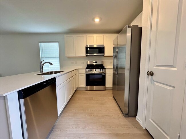 Building Photo - 554 Sormonne Lp