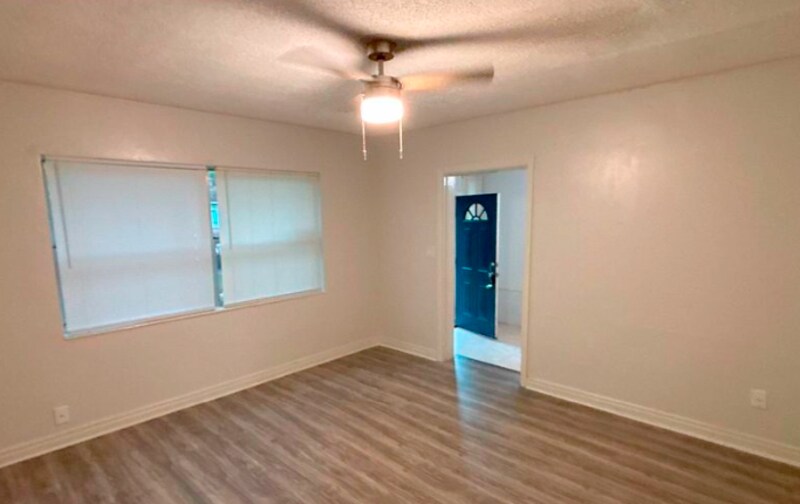 Building Photo - 3024 W 1st St