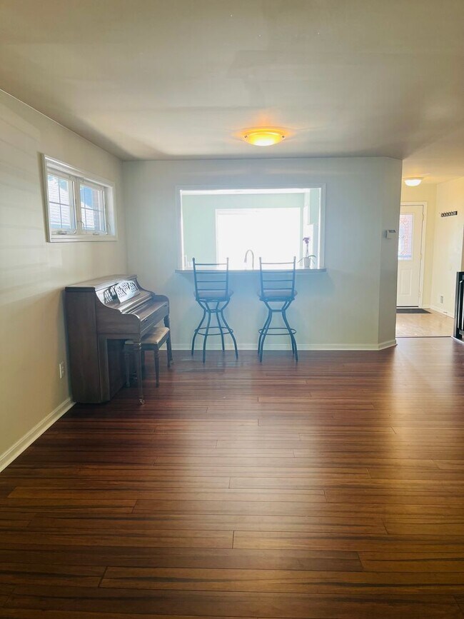 Building Photo - Spacious 3-Bedroom Home in Sought-After Be...