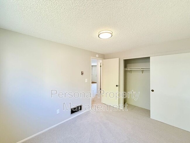 Building Photo - 506 E 34th St