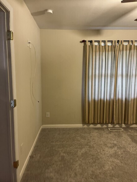 Eating Area - 300 Chuckwood Rd