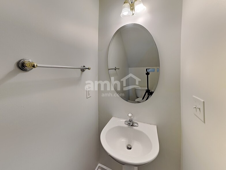 Building Photo - 4134 Vance Rd N