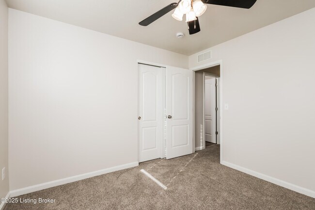 Building Photo - 6797 Brittany Oak Dr